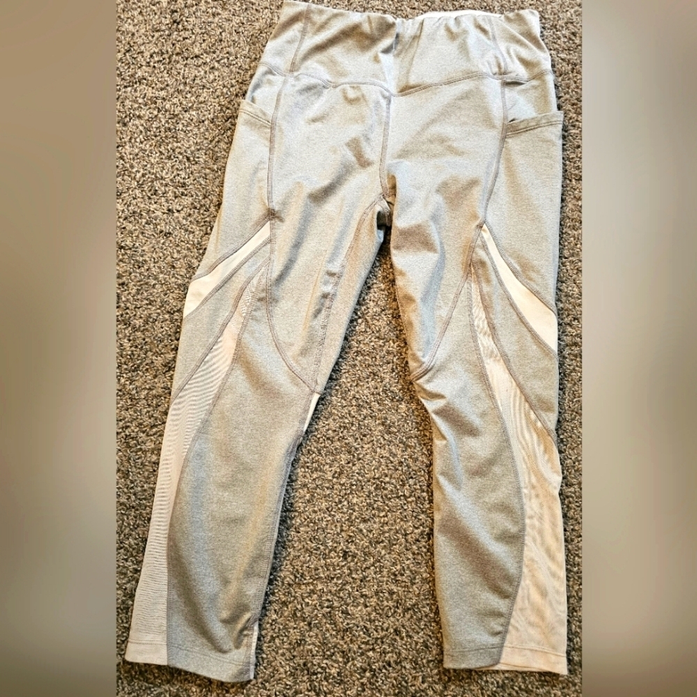 Womens Avia Size MED. 8-10 Gray Athletic Leggings​​​